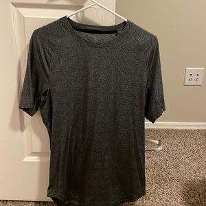Lululemon men’s medium shirt